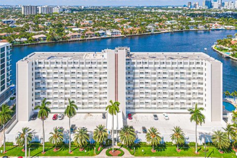 Condo in Fort Lauderdale, Florida, 2 bedrooms  № 981999 - photo 22