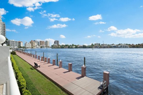 Condo in Fort Lauderdale, Florida, 2 bedrooms  № 981999 - photo 1