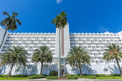 Condo in Fort Lauderdale, Florida, 2 bedrooms  № 981999 - photo 23