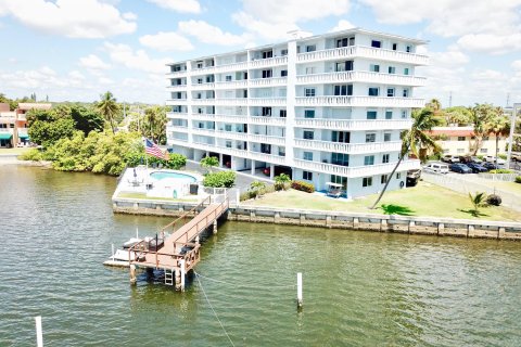 Condominio en venta en Lantana, Florida, 2 dormitorios, 88.26 m2 № 982024 - foto 19