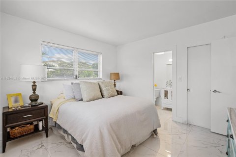 Condo in North Miami Beach, Florida, 2 bedrooms  № 1304671 - photo 16