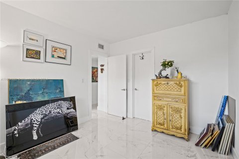 Condominio en venta en North Miami Beach, Florida, 2 dormitorios, 89.19 m2 № 1304671 - foto 12