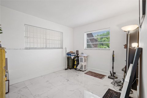 Condo in North Miami Beach, Florida, 2 bedrooms  № 1304671 - photo 13