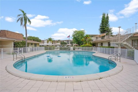 Condo in North Miami Beach, Florida, 2 bedrooms  № 1304671 - photo 8