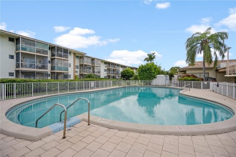 Condo in North Miami Beach, Florida, 2 bedrooms  № 1304671 - photo 7