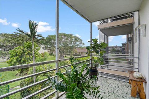 Condo in North Miami Beach, Florida, 2 bedrooms  № 1304671 - photo 20