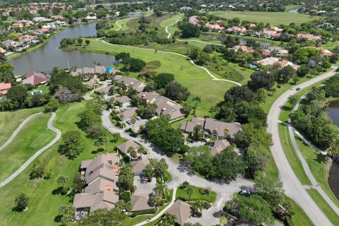 Townhouse in Wellington, Florida 2 bedrooms, 159.61 sq.m. № 1096704 - photo 15