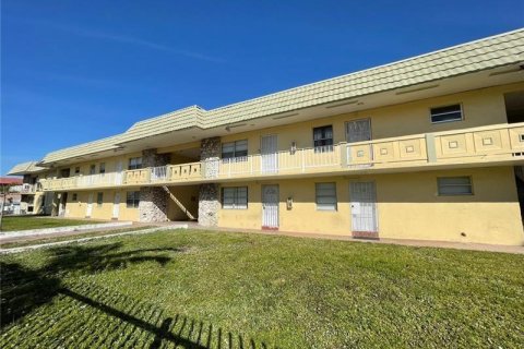 Condo in Miami Gardens, Florida, 1 bedroom  № 878566 - photo 10