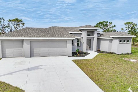 House in Port Charlotte, Florida 3 bedrooms, 150.22 sq.m. № 1014896 - photo 1