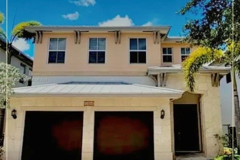 Casa en venta en Doral, Florida, 5 dormitorios, 293.57 m2 № 1103804 - foto 1