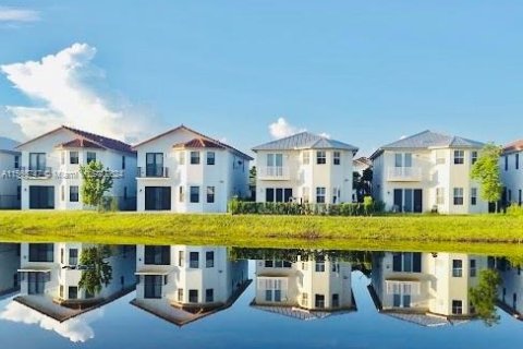 Купить виллу или дом в Дорал, Флорида 5 спален, 293.57м2, № 1103804 - фото 10
