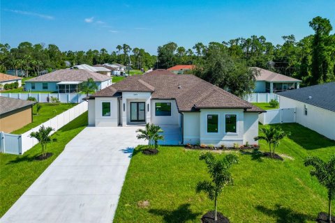 Villa ou maison à vendre à North Port, Floride: 3 chambres, 156.91 m2 № 1327360 - photo 1