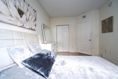 Condo in Sunny Isles Beach, Florida, 1 bedroom  № 722424 - photo 2