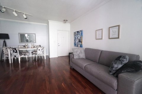 Condo in Sunny Isles Beach, Florida, 1 bedroom  № 722424 - photo 14