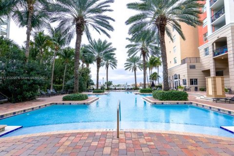 Condo in Sunny Isles Beach, Florida, 1 bedroom  № 722424 - photo 1