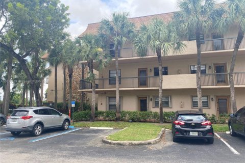 Condo in Tamarac, Florida, 2 bedrooms  № 1305966 - photo 28