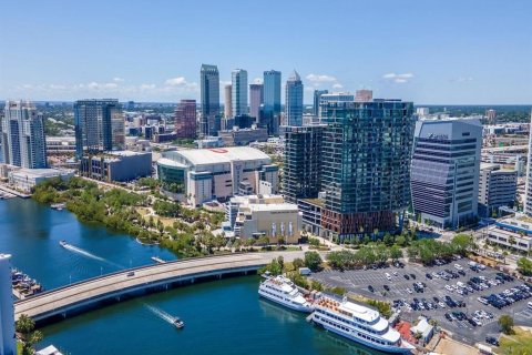 Condo in Tampa, Florida, 1 bedroom  № 1394553 - photo 1