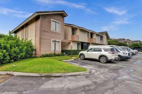 Townhouse in Coral Springs, Florida 4 bedrooms, 152.36 sq.m. № 1154346 - photo 1