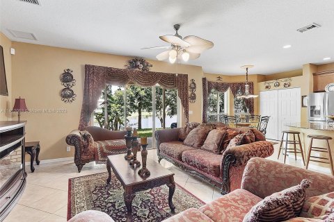 Villa ou maison à vendre à Coral Springs, Floride: 4 chambres, 312.71 m2 № 584031 - photo 13