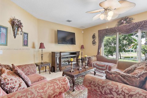Villa ou maison à vendre à Coral Springs, Floride: 4 chambres, 312.71 m2 № 584031 - photo 14