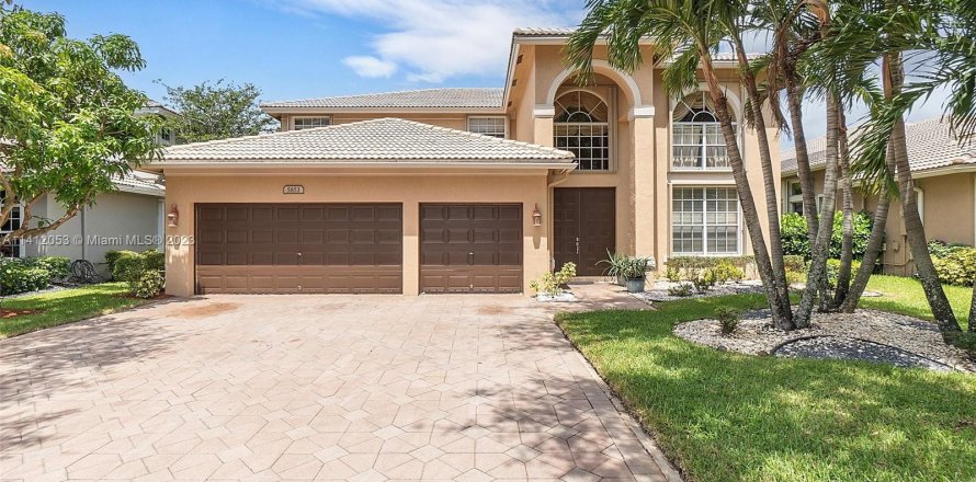 House in Coral Springs, Florida 4 bedrooms, 312.71 sq.m. № 584031