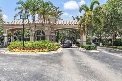 Villa ou maison à vendre à Coral Springs, Floride: 4 chambres, 312.71 m2 № 584031 - photo 3