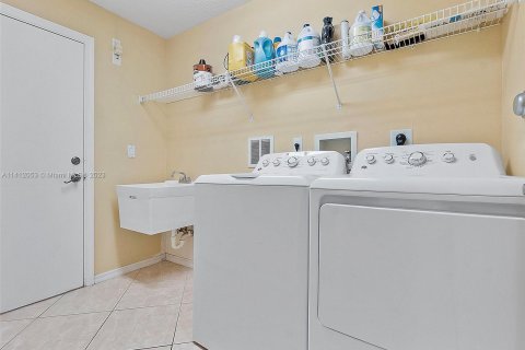 Casa en venta en Coral Springs, Florida, 4 dormitorios, 312.71 m2 № 584031 - foto 12