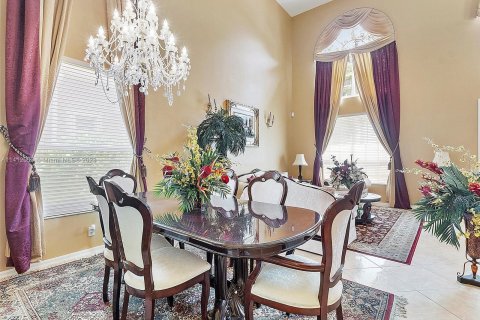Villa ou maison à vendre à Coral Springs, Floride: 4 chambres, 312.71 m2 № 584031 - photo 10