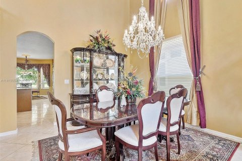 Villa ou maison à vendre à Coral Springs, Floride: 4 chambres, 312.71 m2 № 584031 - photo 9