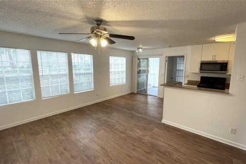 Condo in Orlando, Florida, 2 bedrooms  № 1397943 - photo 12