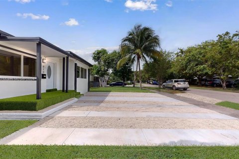 House in North Miami Beach, Florida 3 bedrooms, 94.76 sq.m. № 1397832 - photo 3