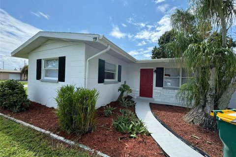 Villa ou maison à vendre à Port Charlotte, Floride: 3 chambres, 122.45 m2 № 1377943 - photo 1