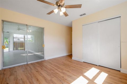 House in Port Charlotte, Florida 3 bedrooms, 122.45 sq.m. № 1377943 - photo 25