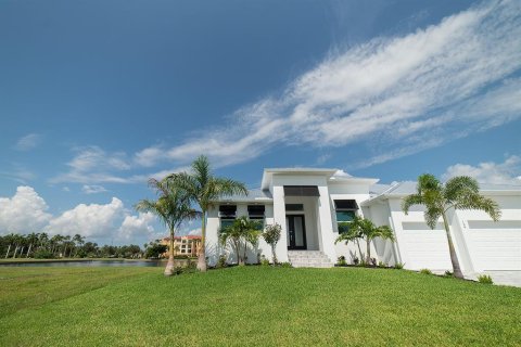 Villa ou maison à vendre à Punta Gorda, Floride: 3 chambres, 206.61 m2 № 1323390 - photo 1