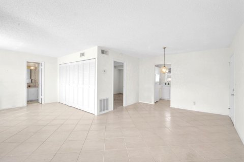 Condo in West Palm Beach, Florida, 1 bedroom  № 1146538 - photo 25