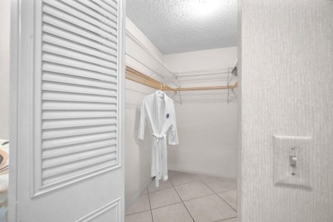 Condo in West Palm Beach, Florida, 1 bedroom  № 1146538 - photo 19