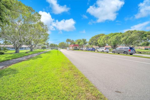 Condo in West Palm Beach, Florida, 1 bedroom  № 1146538 - photo 1