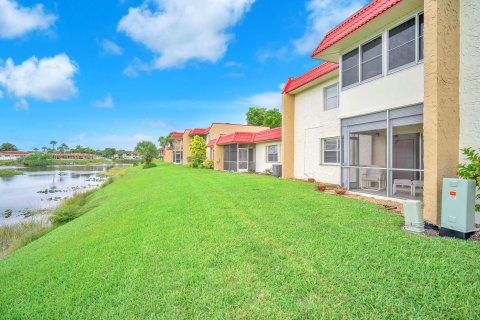 Condo in West Palm Beach, Florida, 1 bedroom  № 1146538 - photo 2