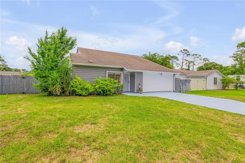 House in Edgewater, Florida 3 bedrooms, 129.97 sq.m. № 1202490 - photo 9