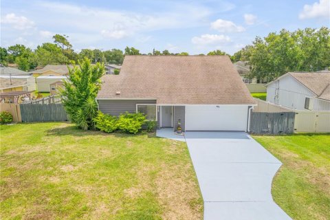 Villa ou maison à vendre à Edgewater, Floride: 3 chambres, 129.97 m2 № 1202490 - photo 2