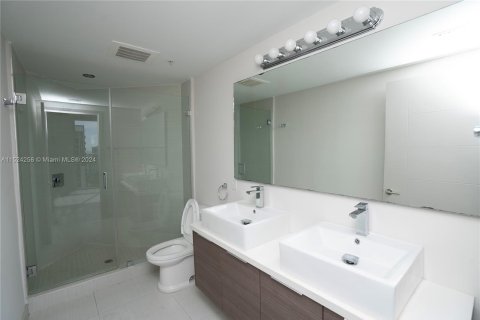 Condominio en venta en Miami, Florida, 3 dormitorios, 118.26 m2 № 990269 - foto 12