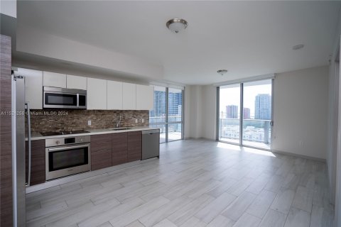 Condominio en venta en Miami, Florida, 3 dormitorios, 118.26 m2 № 990269 - foto 4