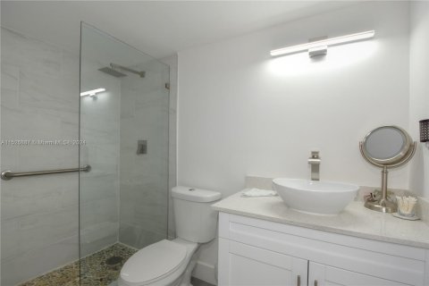 Condominio en venta en Pembroke Pines, Florida, 2 dormitorios, 94.85 m2 № 990221 - foto 17