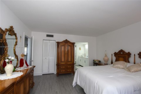Condominio en venta en Pembroke Pines, Florida, 2 dormitorios, 94.85 m2 № 990221 - foto 13