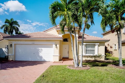 Villa ou maison à vendre à Pembroke Pines, Floride: 3 chambres, 155.98 m2 № 1391464 - photo 1