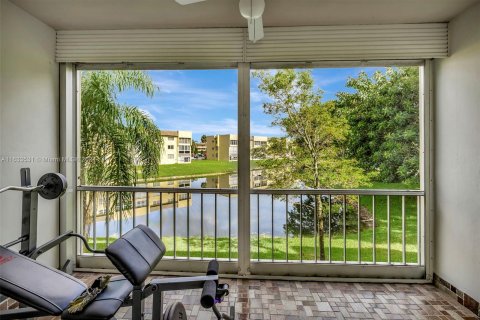 Condo in Tamarac, Florida, 2 bedrooms  № 1294134 - photo 15