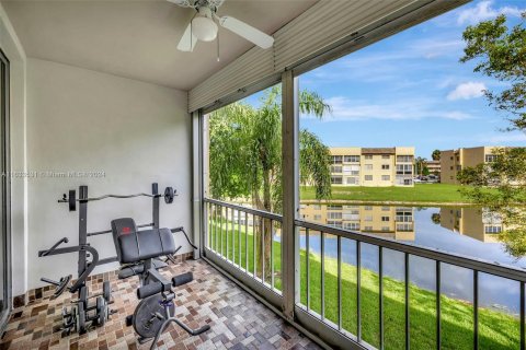 Condo in Tamarac, Florida, 2 bedrooms  № 1294134 - photo 16