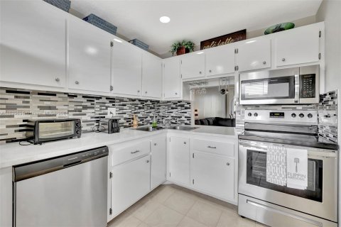 Condo in Tamarac, Florida, 2 bedrooms  № 1294134 - photo 5