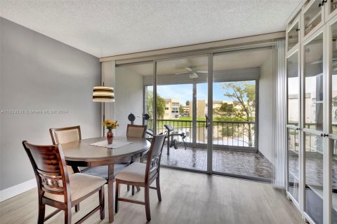 Condo in Tamarac, Florida, 2 bedrooms  № 1294134 - photo 8