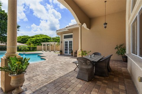 House in Coral Springs, Florida 5 bedrooms, 580.27 sq.m. № 1235368 - photo 8